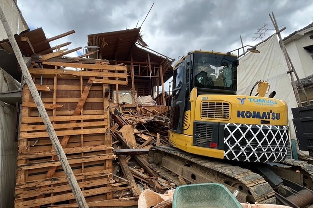 自社重機0.25㎥重機にて解体中🔨